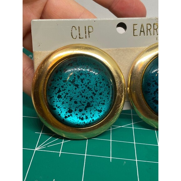 Vtg 80s 90s big clip on Earrings  blue with goldtone halo - Picture 4 of 5